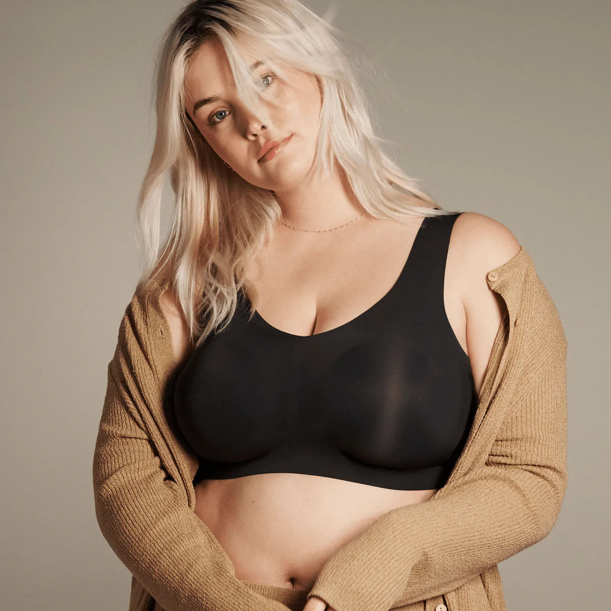 Defy Bra, Evelyn Bobbie