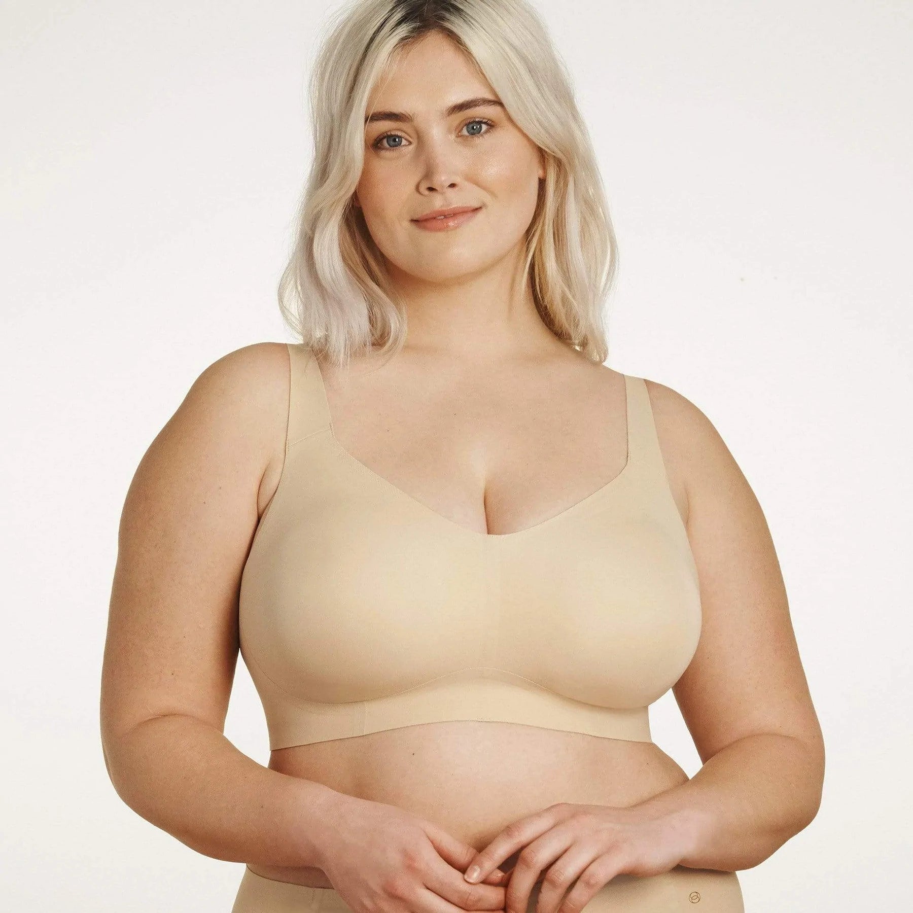 Beyond Bra, Evelyn Bobbie